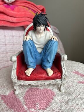 Death Note L Figurine